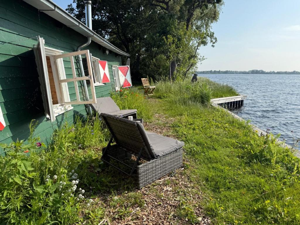 The Historical Trick Hut in the middle of the Lake — photo 1