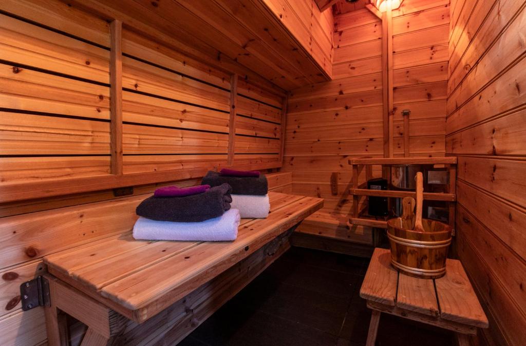 Anna Houseboat photo 3