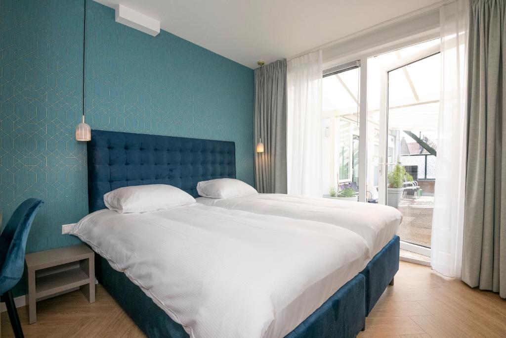 Hotel Royal photo 2