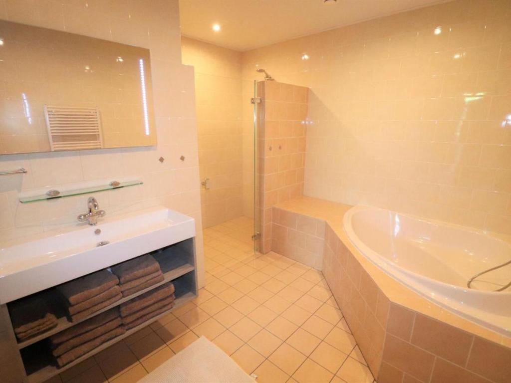 Sfeervolle Vakantieboerderij met sauna photo 3