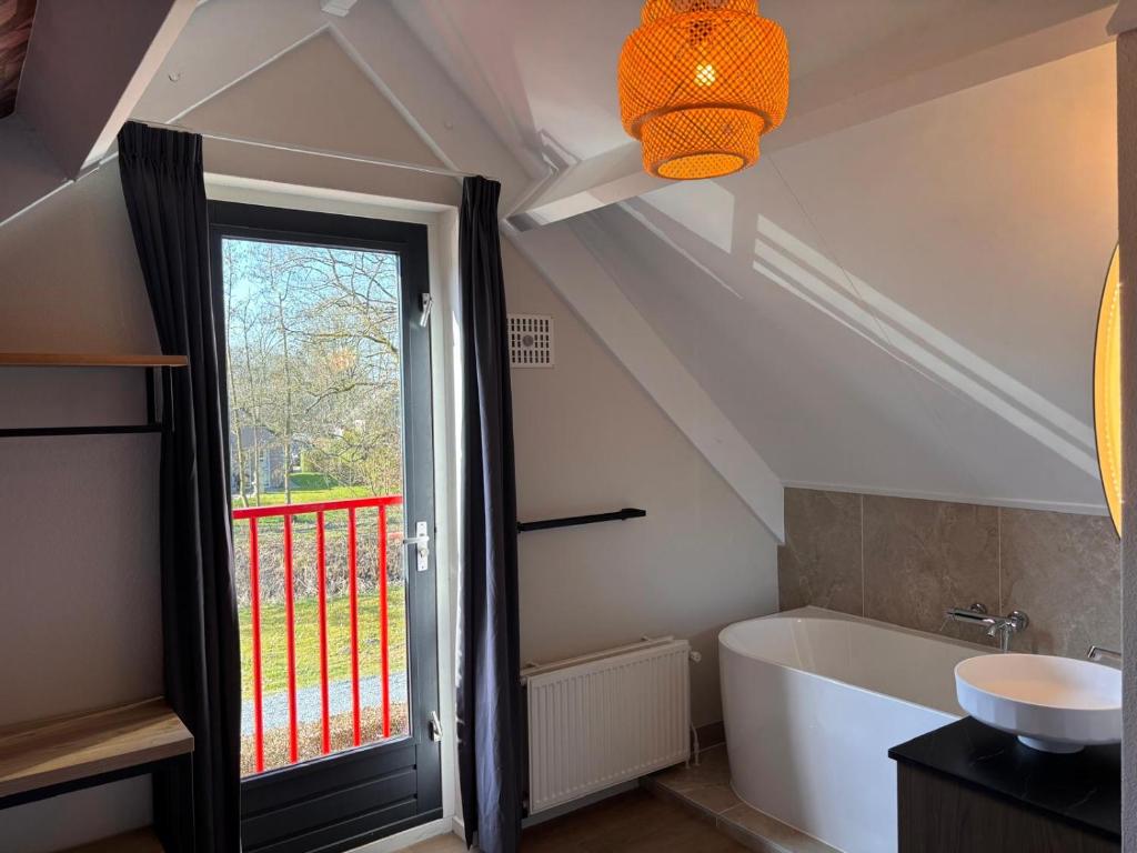 Zeer comfortabel vakantiehuis op kleinschalig park 6 personen photo 3