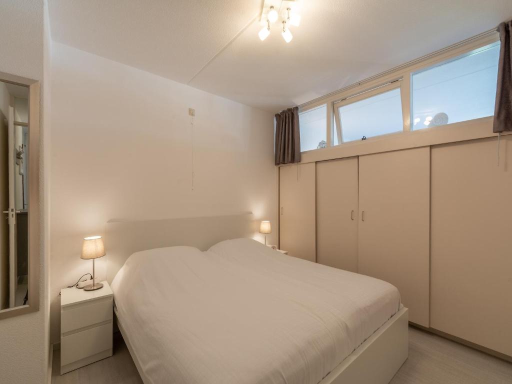 Apartment in Dutch Coast with Beach Access photo 2