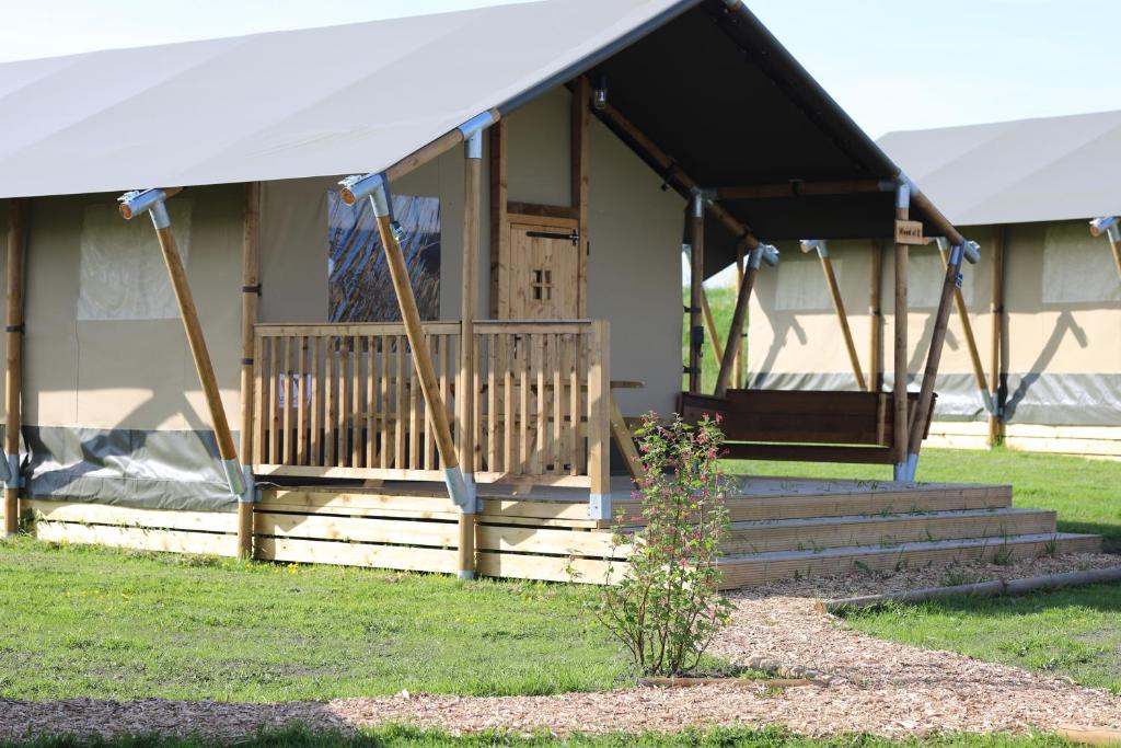 Safari Lodges — photo 1