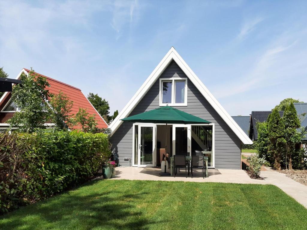 Stylish holiday home by the sea — photo 1