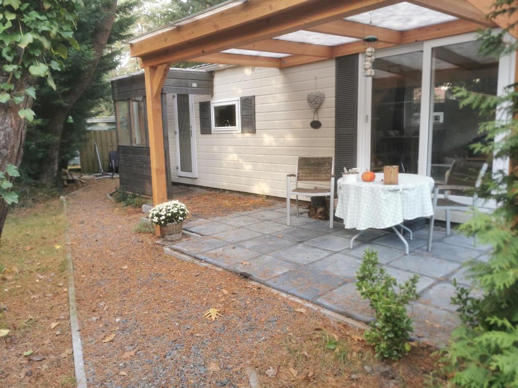 Tiny house in bos bij Veluwezoom rust en comfort — photo 1