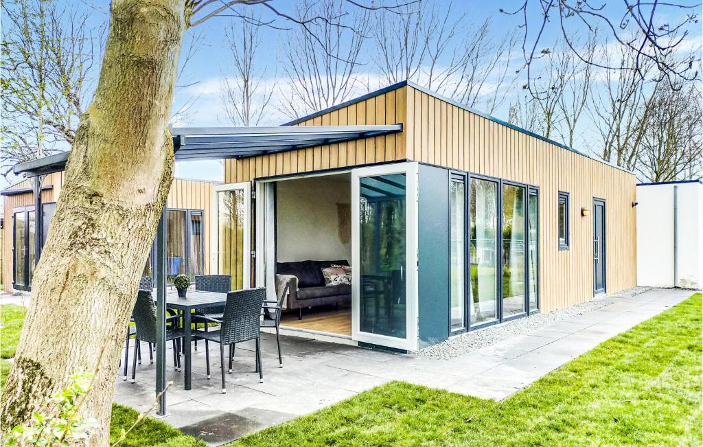 Pet Friendly Home In Heinkenszand — photo 1