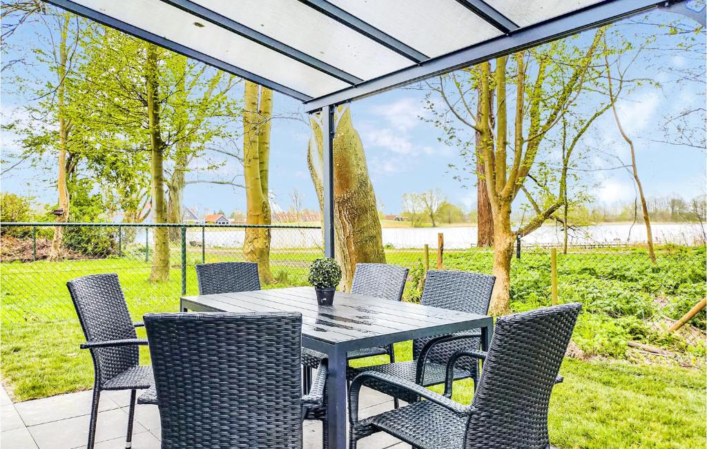 Pet Friendly Home In Heinkenszand photo 2