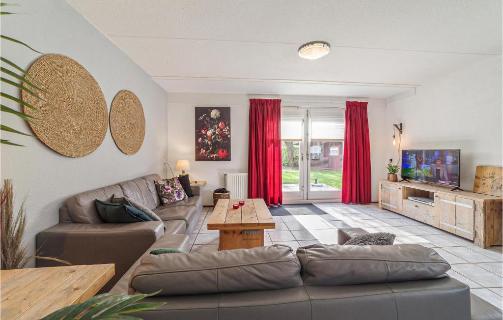 Awesome Home In Wemeldinge With Kitchen photo 2