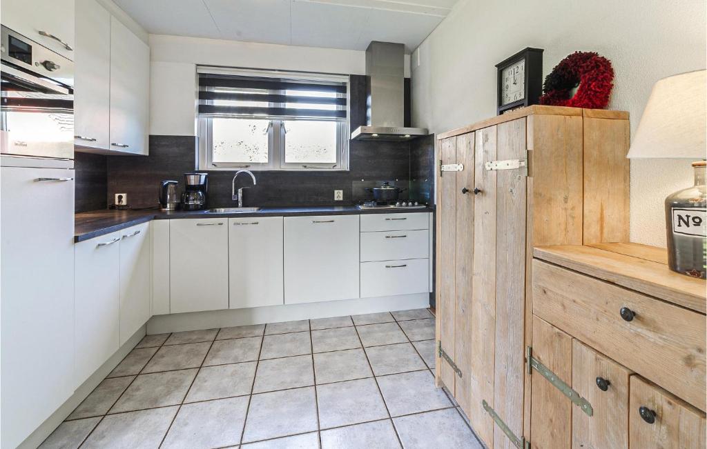 Awesome Home In Wemeldinge With Kitchen photo 3