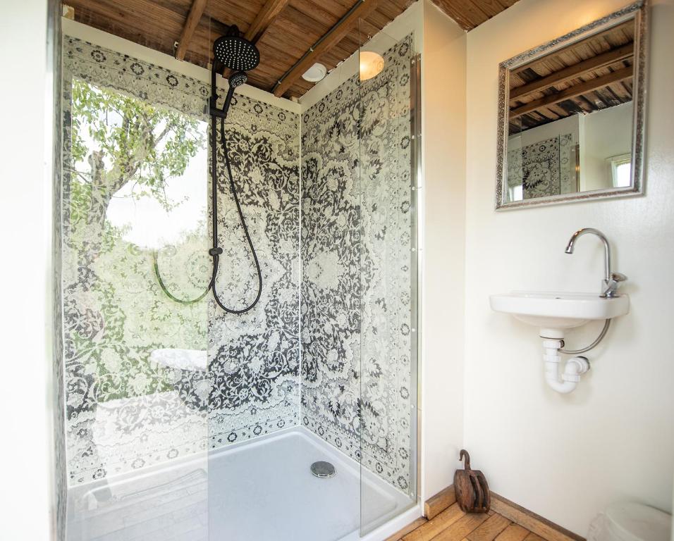 Tiny Wineyhouse no 1 photo 2