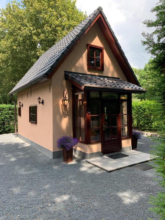 Romantisch Gastenverblijf 'Het Vogelhuisje' — photo 1