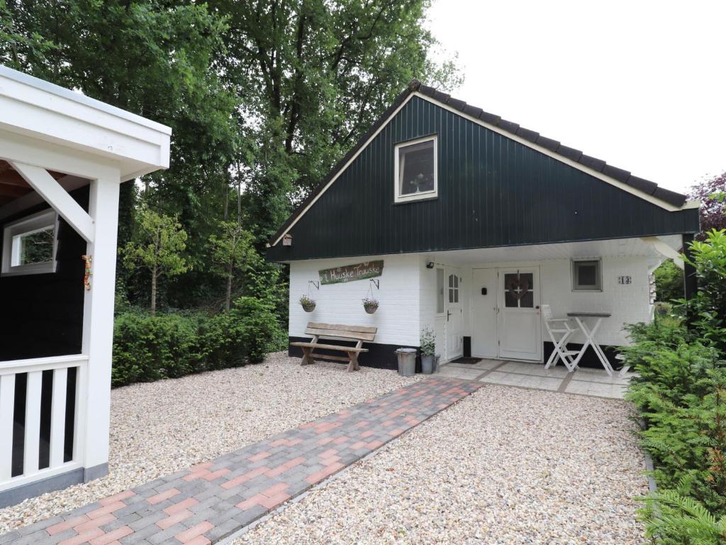 Holiday Home in Reutum with Pond and Trails photo 2