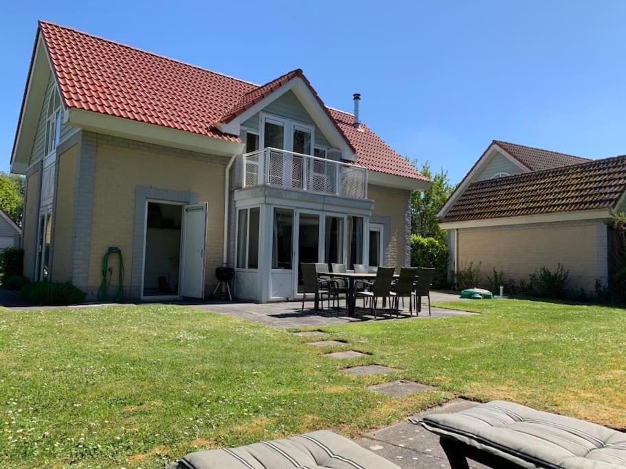 Groot vakantiehuis direct aan het Zeeuwse strand photo 2