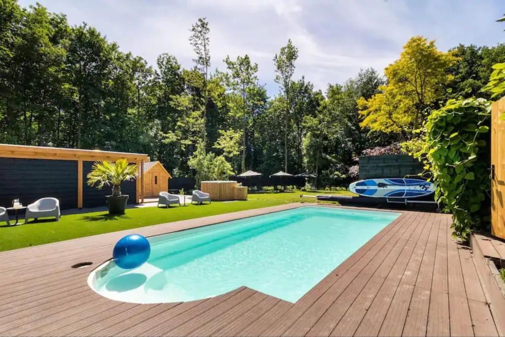 Yellow Tiny House with shared pool photo 2