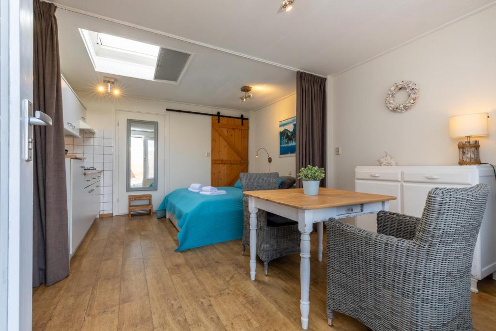 Welcome in - Lichte studio nabij het strand I Zuidstraat 113 — photo 1