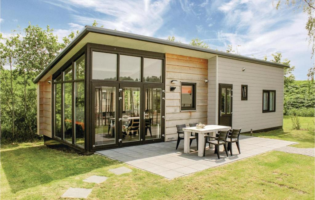 Cozy Home In Sint-Annaland With Wifi — photo 1