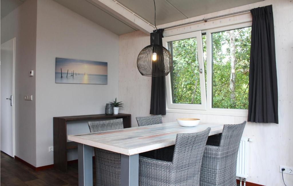 Cozy Home In Sint-Annaland With Wifi photo 3