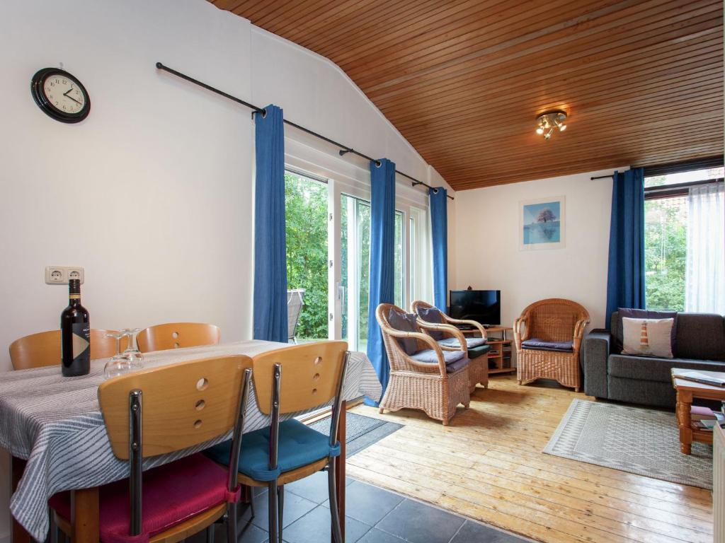 Holiday Home Ameland near North Sea Beach photo 2