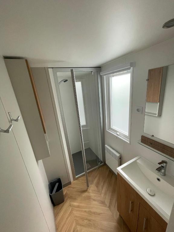 Renesse Chalet in family friendly area photo 3