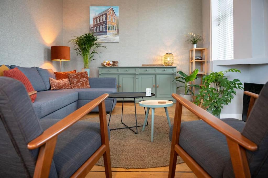 Sfeervol verblijf in oude gemeentehuis Eenrum. — photo 1