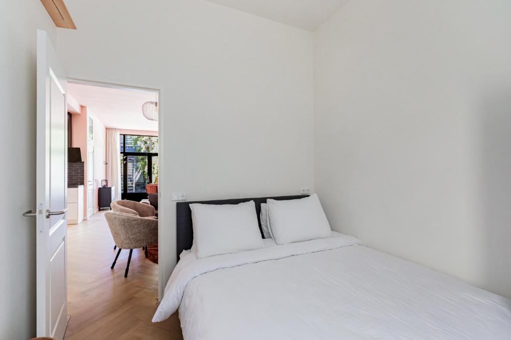 Stylish apartment next to the Amstel river- Unit F photo 2
