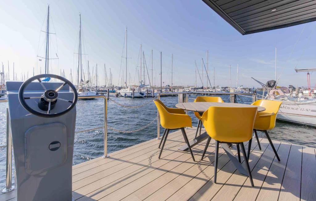 Lovely Ship In Wolphaartsdijk photo 2