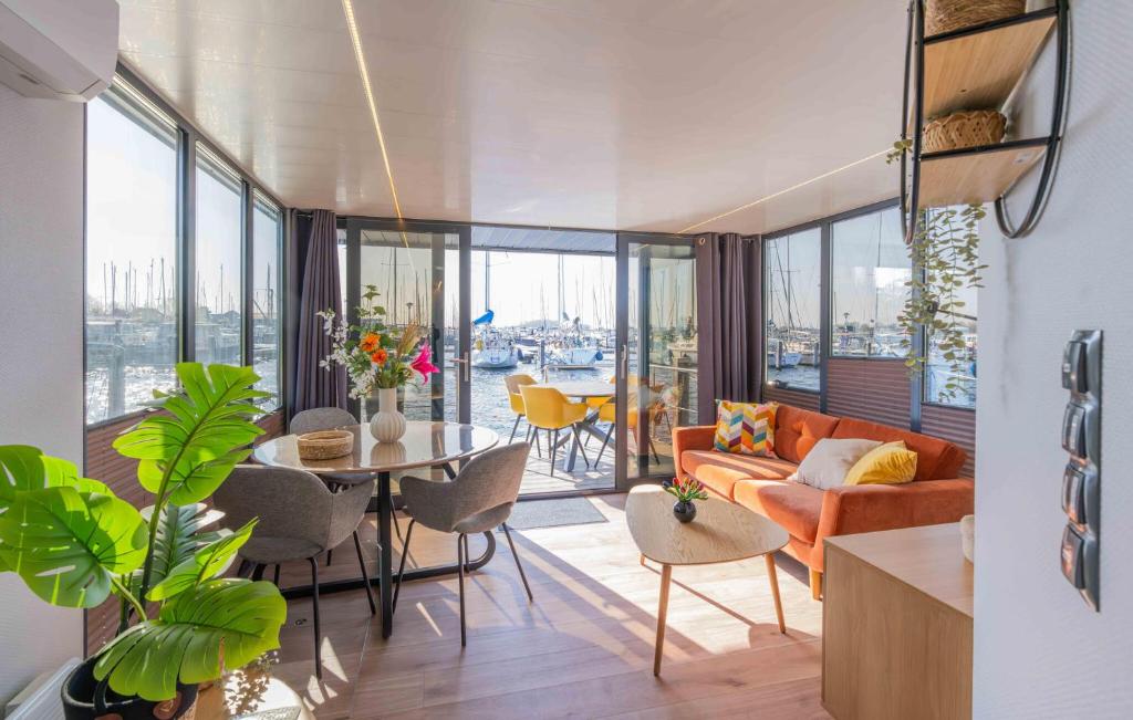 Lovely Ship In Wolphaartsdijk photo 3