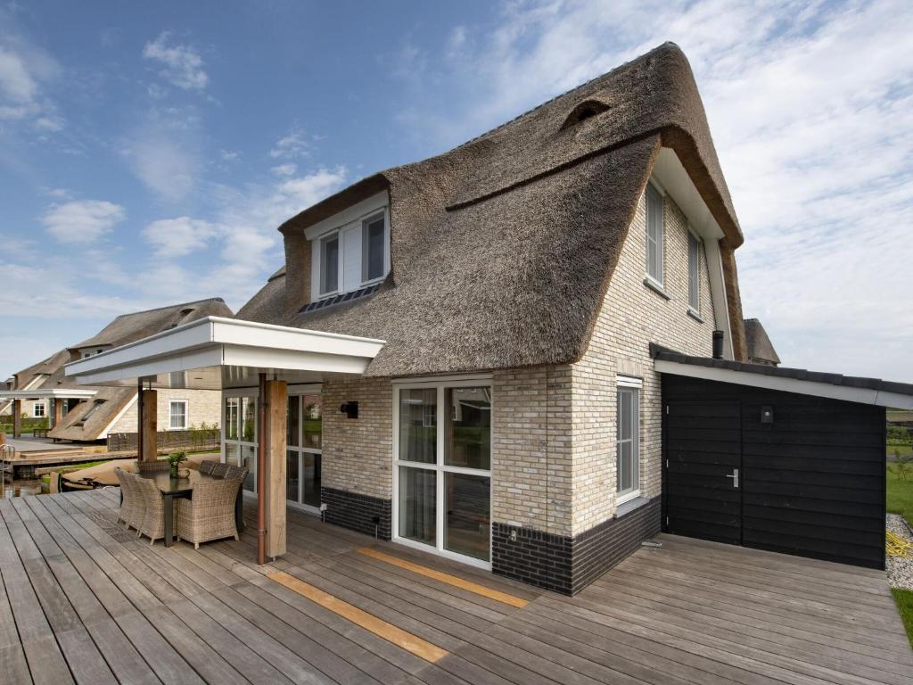 Spacious villa with a sauna — photo 1
