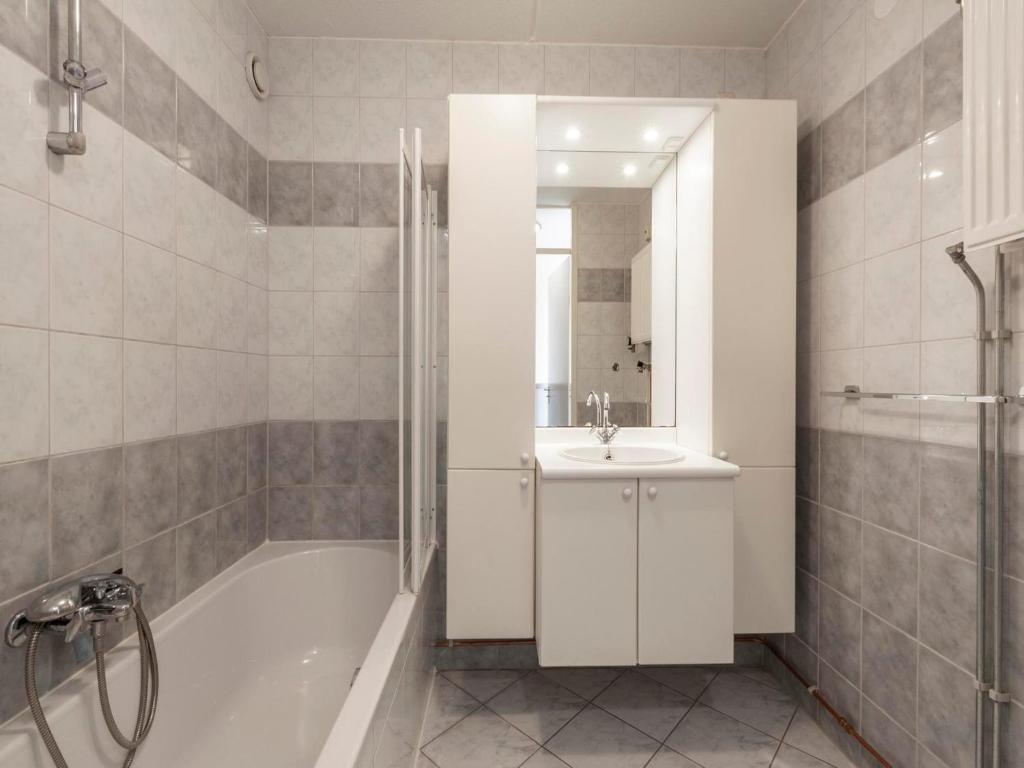 Apartment by Dutch Beach Pet-Friendly photo 3