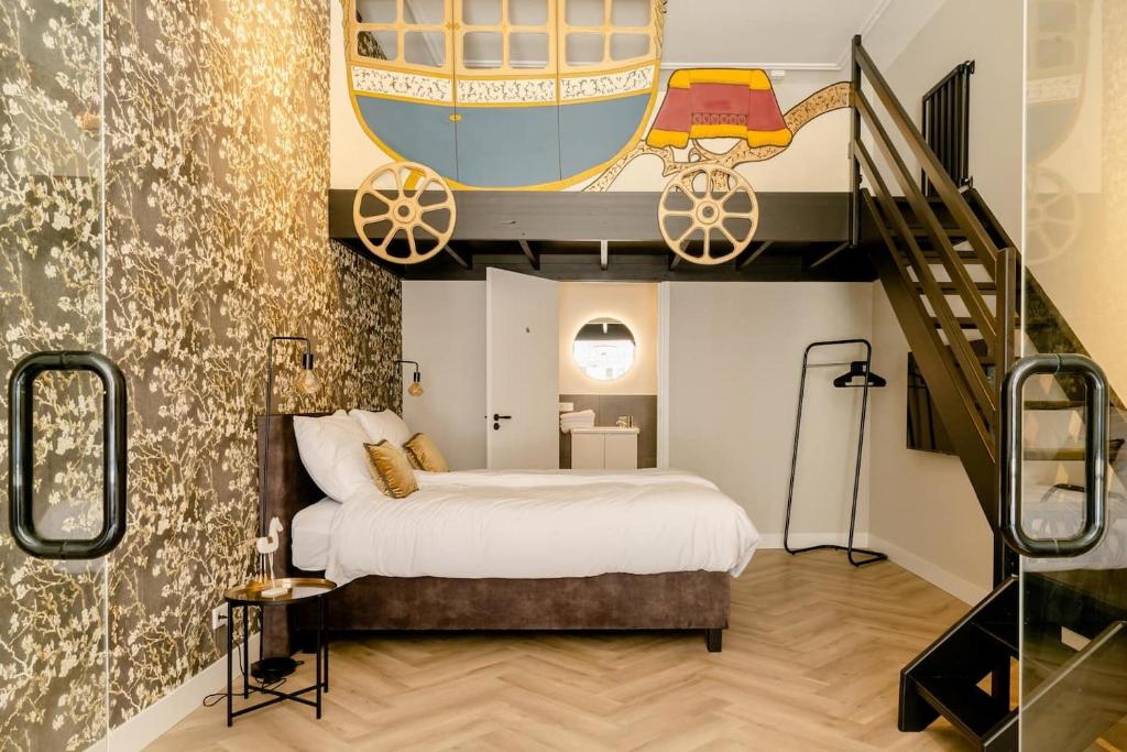 Child favorite coach house city villa tilburg — photo 1