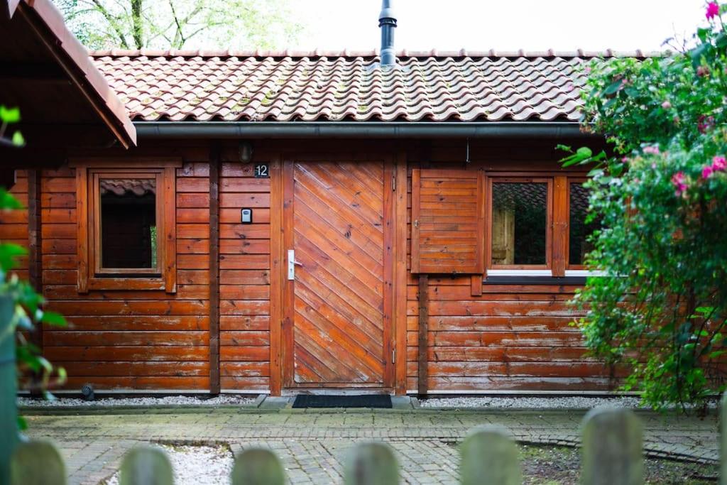 Sfeervol houten huisje met omheinde tuin op de Veluwe photo 2