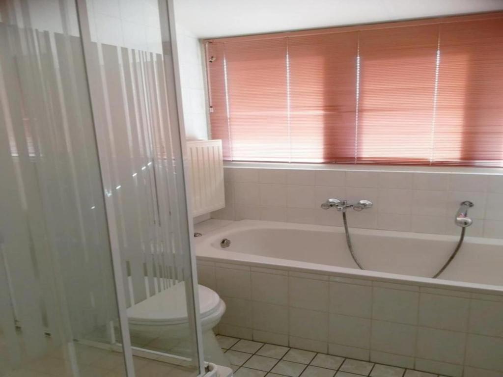Bungalow in Breskens near the Beach photo 3