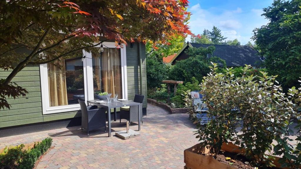 Zwijntje I Nice chalet with floral garden photo 3