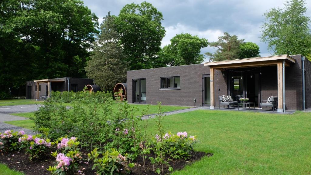 The Black Oak - Luxe bungalow met prive sauna — photo 1