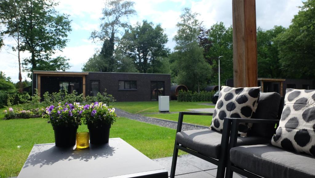 The Black Oak - Luxe bungalow met prive sauna photo 3