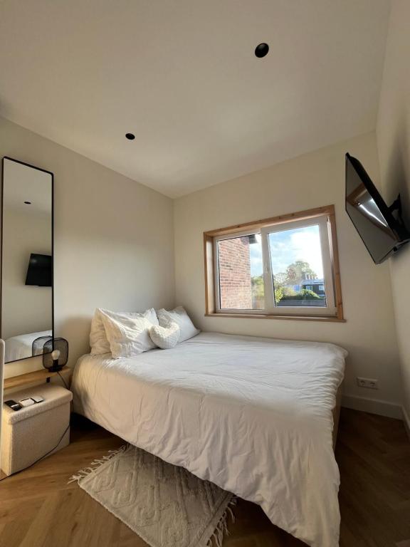 Tiny House in center Aalsmeer I Close to Schiphol & Amsterdam photo 2