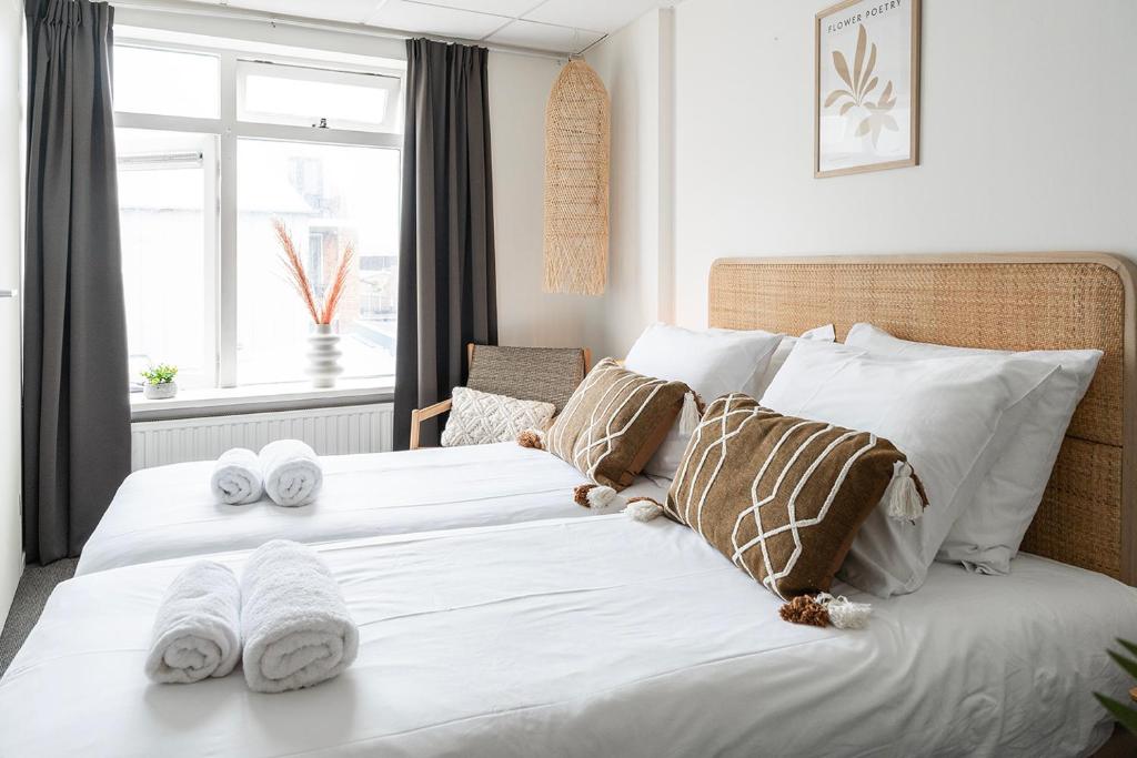Beachside Room for 2 - Close to the shore photo 3