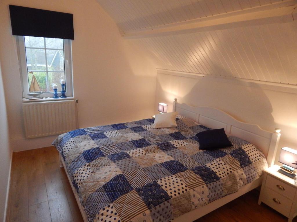 Traumhaftes-freistehendes-Ferienhaus-an-der-See-Strand-Yachthafen-W-Lan photo 2