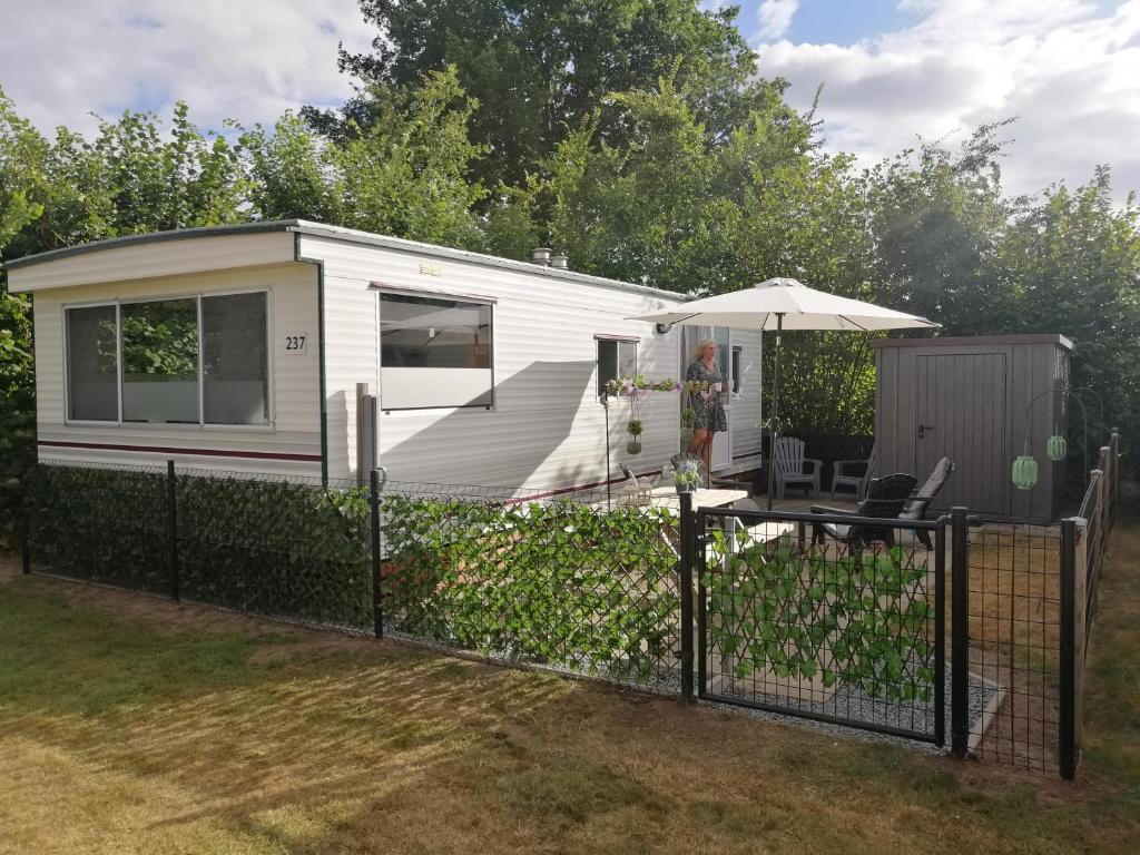 Stacaravan op 5 Sterren Vakantiepark De Kuilart Friesland aan het Meer met Zwembad 5P 237 — photo 1