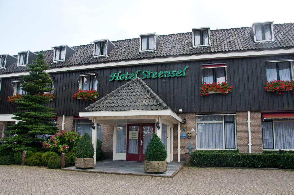 Hotel Steensel — photo 1