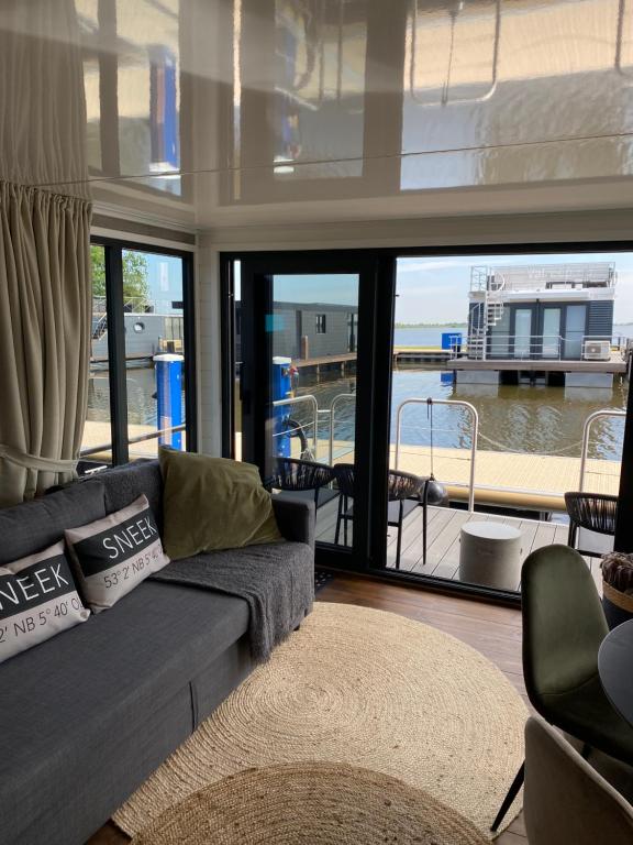 SeaYou House boat — photo 1