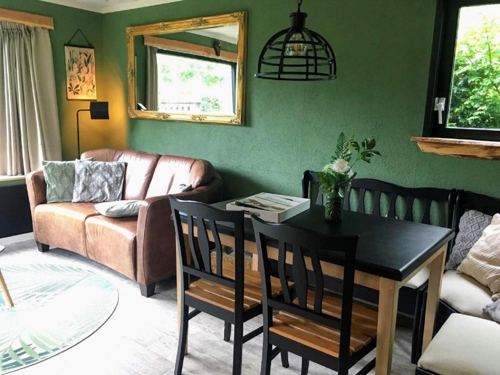 Chalet with balcony in Veluwe photo 3