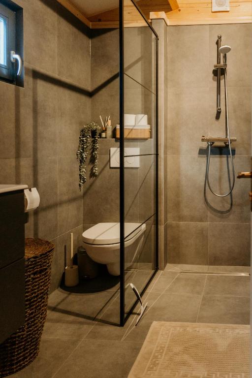 Romantisch Wellness Boshuisje met Sauna & Hottub photo 3