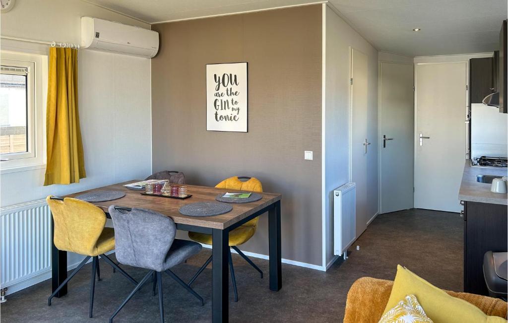 Awesome Home In Scherpenisse photo 3