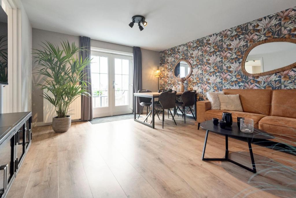 The Beach & Town Suite - Free Parking photo 2