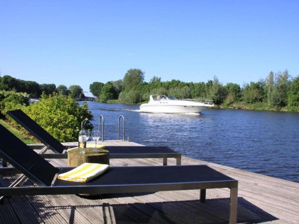 Riverside holiday home near Amsterdam — photo 1