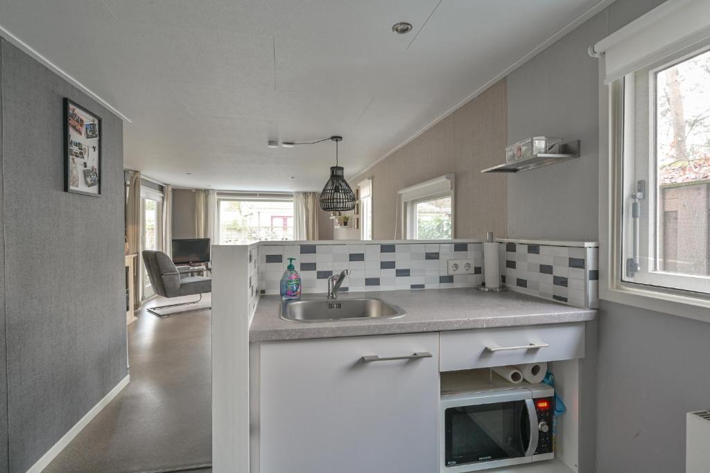Ruime luxe 4 persoons Chalet midden op de Veluwe photo 3