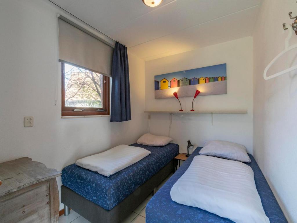 Yperhof 66 holiday home for 6 guests on cost photo 2