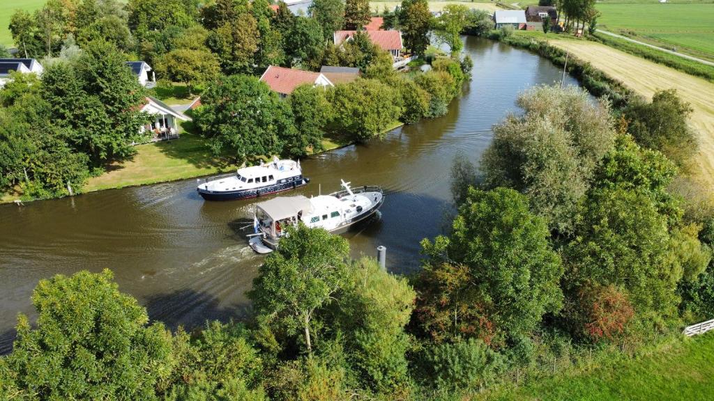 Chalet aan het water - vakantiepark de Schreiershoek photo 3