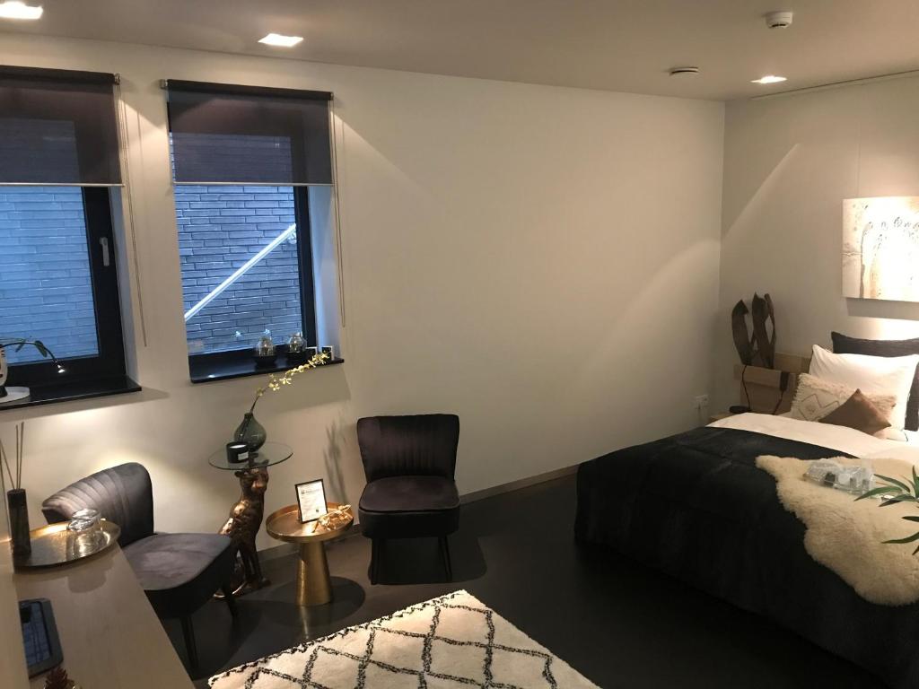 WK12 Suite photo 2